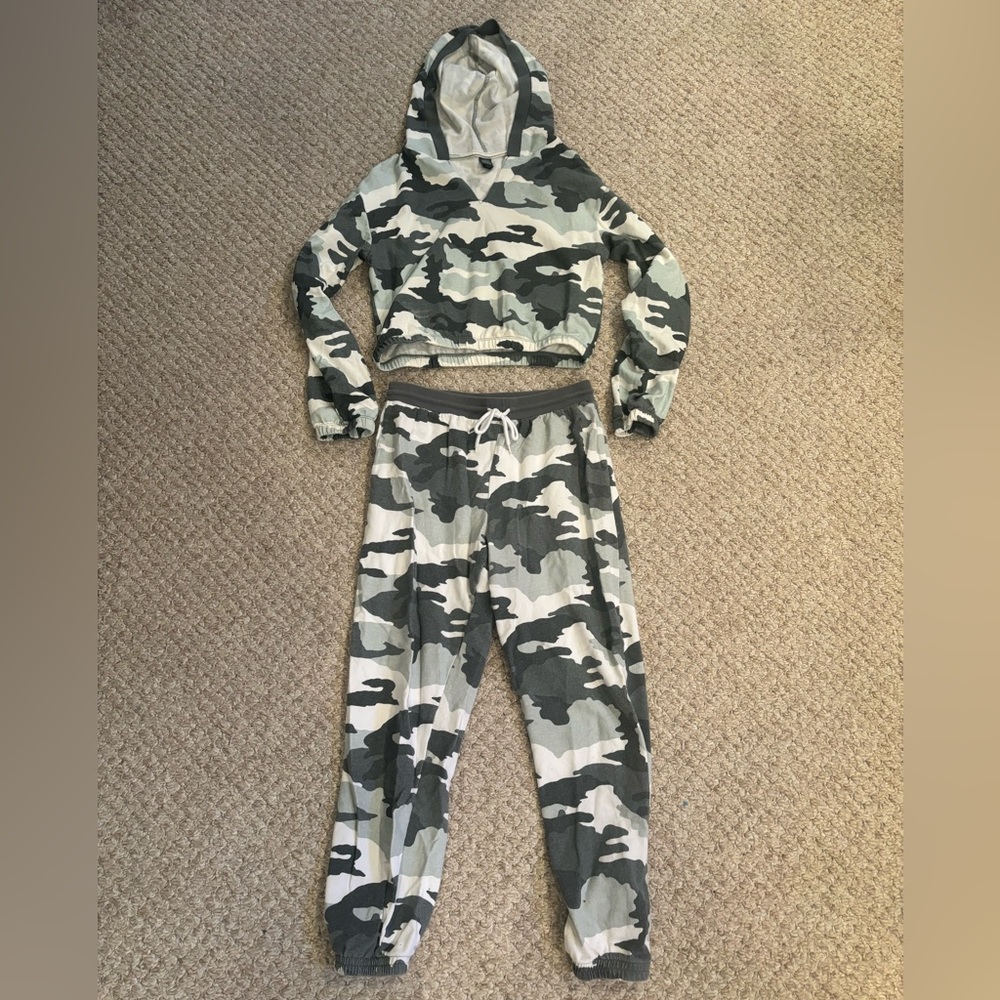 Wild Fable 2-Piece Set (top- medium, bottom- small) - Picture 2 of 8